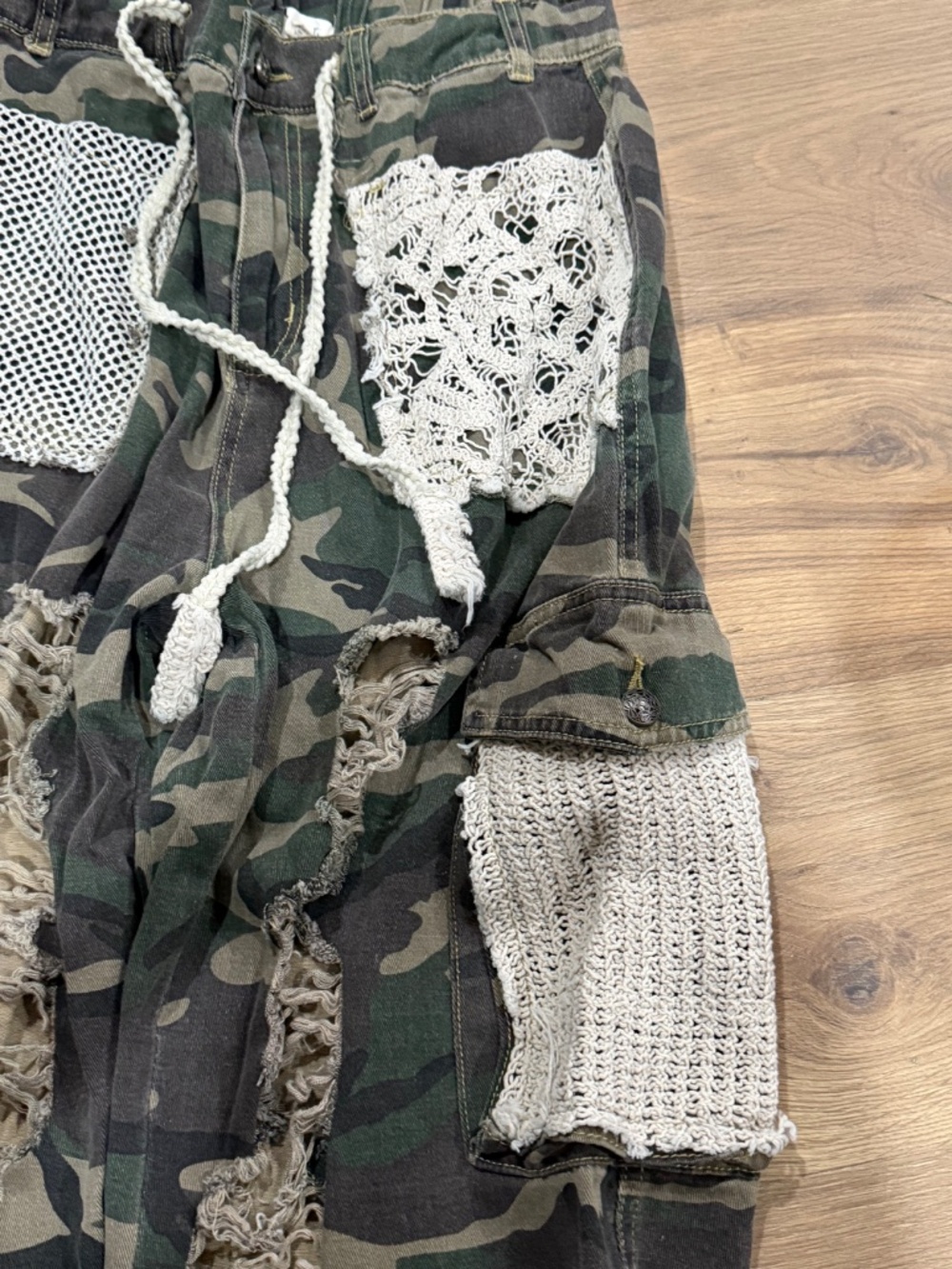 Pol camouflage and lace distressed jogger pants - Picture 5 of 10
